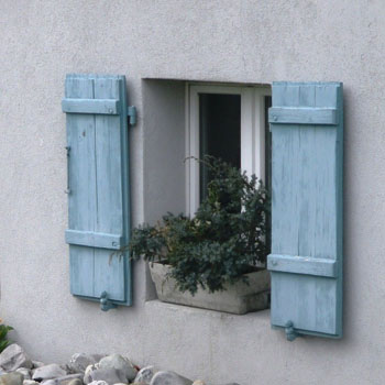 Peinture et décapage de volet 06